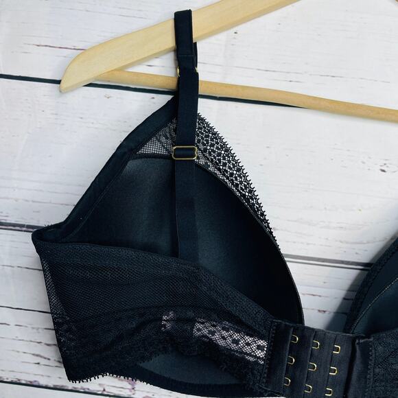 Victoria's Secret Black Incredible Plunge Lace Bra - Picture 8 of 16